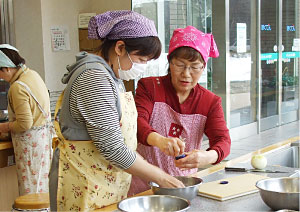 実習開始！うまく味付け出来るかしら？